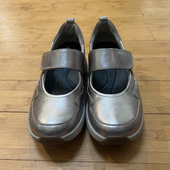 Clarks Mary Jane Wavewalk Women’s shoes - size 8 - Like New! - Picture 2 of 6